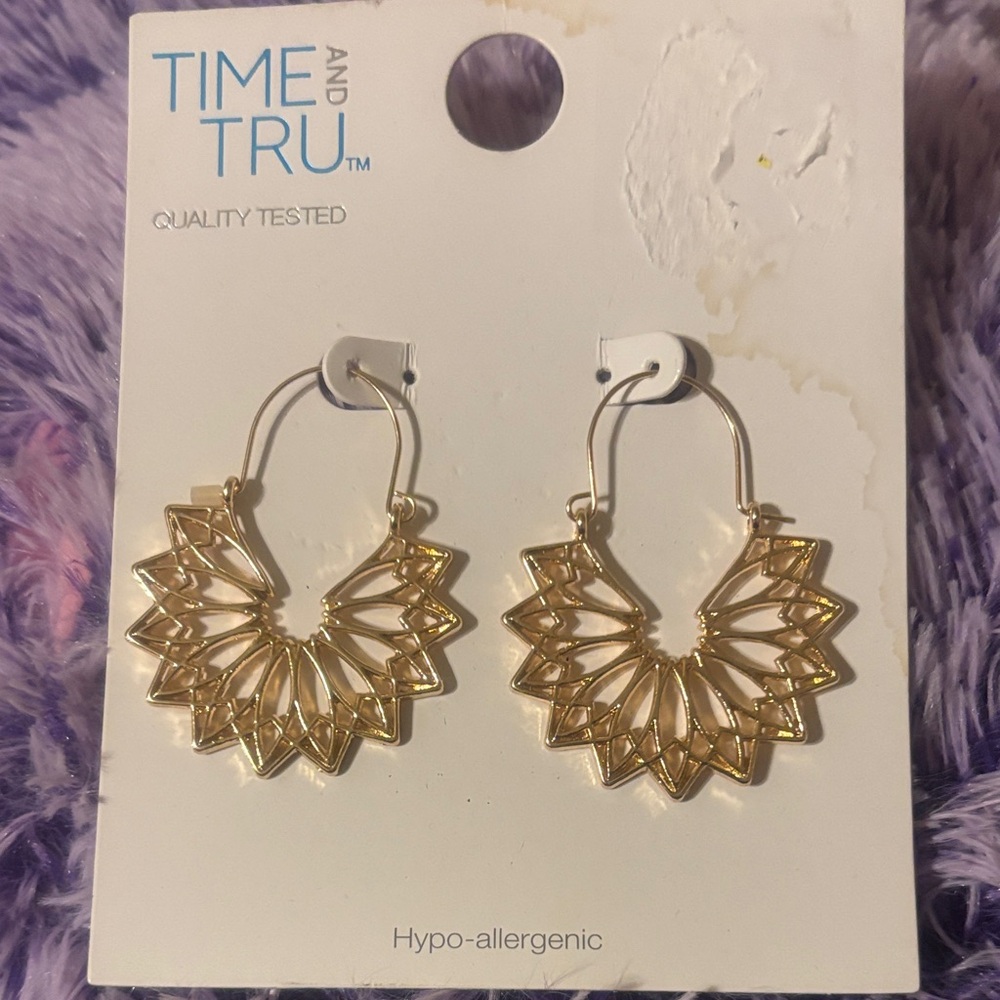 Time and Tru Gold Tone Sunburst Hoop Earrings